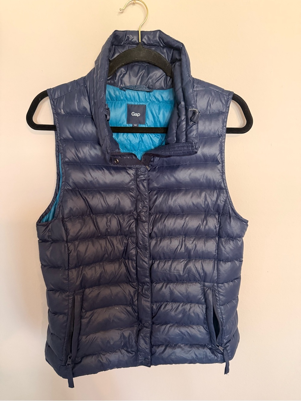 GAP Women's Navy Blue Packable Puffer Vest with Teal Lining